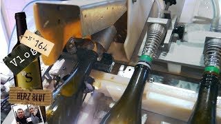 Champagner degorgieren So kommt der Zapfen auf die Flasche  mit Herzblut zum Wein Vlog 164 [upl. by Ynohtna899]