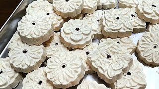 Kuih Bangkit Tradisional Tapioca Cookies 番婆饼  DAPUR2020 [upl. by Brittnee836]