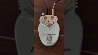 Pedal Danelectro Cool Cat Chorus DC1 18v [upl. by Intruoc729]