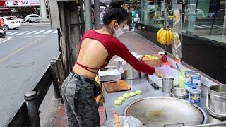 Eggs amp Bananas The Most Popular Roti Lady in Bangkok  Thai Street Food [upl. by Eillam]