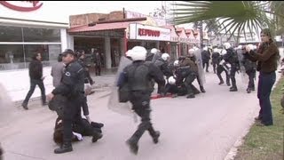 Proteste in Turchia per larrivo dei missili Nato [upl. by Nerahs]