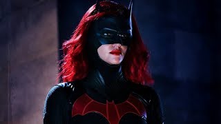 Batwoman 3x13 Ryan and Sophie kiss [upl. by Hatch]