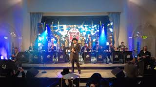 Hershy Weinberger preforming Lernin by Yaakov Shweky LIVE  with the Menagen Choir [upl. by Itsur]