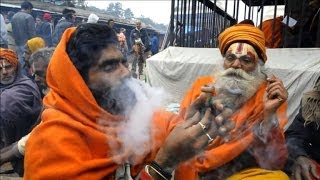 En Nepal fuman marihuana en honor al dios Shiva [upl. by Arahd]