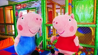 Spielzeugvideo für Kinder  Peppa Wutz und Schorsch gehen ins Cafe [upl. by Lathrop893]