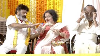 Nandamuri Balakrishna Fun With Rajini Kanth Wife  Pawan Kalyan and Chandrababu Naidu Oath Ceremony [upl. by Gianna400]