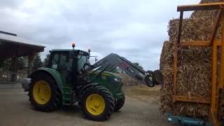 John deere 6105m et 6100  rammassage de la paille 2016 [upl. by Tildie]