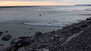 Marée montante sur le Mont SaintMichel selon lexpression quot à la vitesse dun cheval au galopquot [upl. by Kitti205]