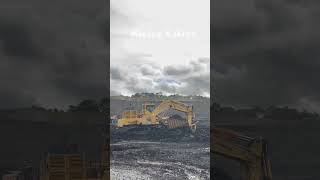 Big Digger Komatsu PC2000 Loading Batu Bara [upl. by Lacagnia]