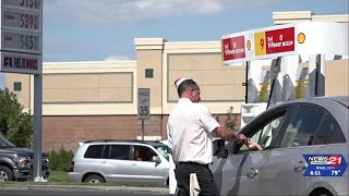 Were here to help Bend gas station customers and employees react to a month of selfserve [upl. by Rickard]