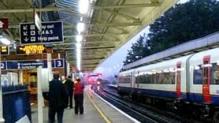 70013 OLIVER CROMWELL GOING THROUGH BASINGSTOKE LIKE THE CLAPPERS 6809 [upl. by Eidualc623]