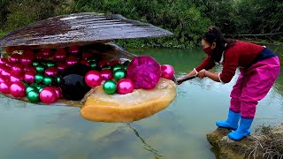 😱😱The girl pried open the giant clam which contained countless charming pearls extremely beautiful [upl. by Annovad335]