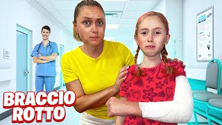 GIORGIA CADE E SI ROMPE IL BRACCIO MENTRE GIOCA IN PISCINA CON CUGINO STEFANO OSPEDALE [upl. by Sawtelle713]