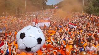 Fanwalk Berlijn gaat los op Van Links naar rechts Olympiastadion 25 juni 2024 [upl. by Ellenehc]