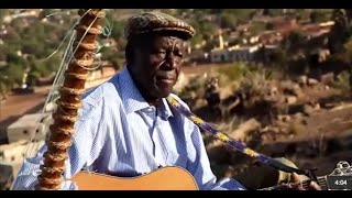 Boubacar Traoré amp Ballaké Sissoko  Mariama 2015 acoustic version [upl. by Attenyt]