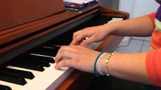 Andreea spielt GDur Menuett JS Bach 3052014 [upl. by Notgnilra]