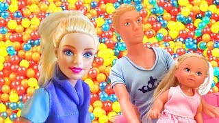 Las aventuras de Evi Vídeos de Barbie muñecas Juguetes para niñas [upl. by Rossner]