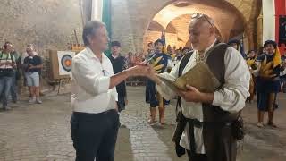 Tortoreto Lassessore della Regione Abruzzo Umberto DAnnuntiis saluta il pubblico del Palio [upl. by Nahbois547]