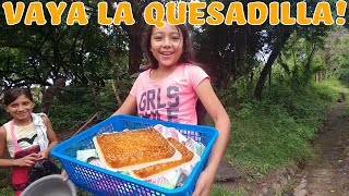 Vaya la quesadilla Laurita la vendedora de quesadilla Volatoneando la Milpa Parte 1 [upl. by Tsiuqram]