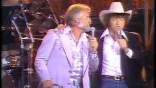 Kenny Rogers amp Mac Davis  Hard To Be Humble LIVE [upl. by Torin787]