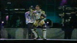 Michael Jackson Concierto de Zaragoza 1996 Noticias España Parte 3convertedconvertedmpg [upl. by Annetta727]