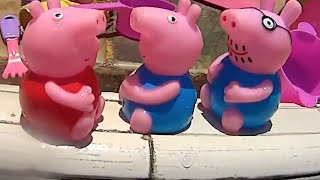 Peppa Pig Papai Pig Mamãe Pig George Pig da TV na piscina brincando Toys Juguetes Kids [upl. by Akemhs531]