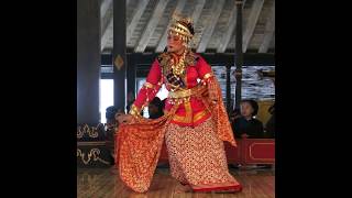 Traditional Javanese dance at Sultans Palace [upl. by Cherey129]