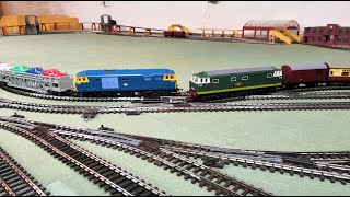 Triang Hornby R758 Hymek Class 35 Scale And Low Speed Running On The Triang Super 4 Mainlines [upl. by Anidan825]