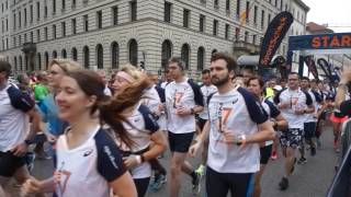 39 SportScheck Stadtlauf München 2017 Start Halbmarathon 2 Gruppe [upl. by Wendeline34]