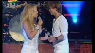 colgando en tus manos  marta sanchez y carlos baute version en directo [upl. by Mady]