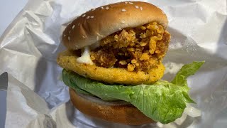 221 맘스터치  아라비아따 치즈버거 MOM‘S TOUCH  Arrabiata Cheese Burger 🍔🧀🇰🇷 ASMR Mukbang ❤️ おいしい  うまい [upl. by Nochur475]