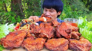 ไก่ทอดน้ำปลาส้มตำปูปลาร้าแกล้มผักสดแซ่บคักขนาดครับพี่น้องMUKBANG EATING SHOWโก้อีสานพาแดก [upl. by Haikezeh]