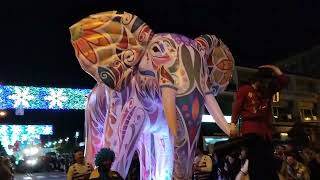 Pasacalles Gran Circo con Elefante Blanco Gigante Cabalgata de Reyes Huelva [upl. by Ennairac40]