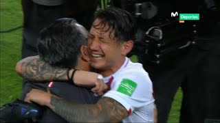 La celebración de los jugadores de la selección peruana tras el pitazo final ante Paraguay [upl. by Tinya]