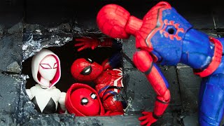 SpiderMan Escapes From Prison Fighting Hulk  Figure Stop Motion [upl. by Alleacim]