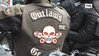 Assisen Outlawsmoorden speurders komen met details [upl. by Shanley529]