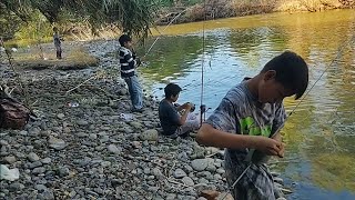 una edicion especial regalando unos equipos de pesca en el rio a pequeños pescadores la mejor pesca [upl. by Zuleika254]