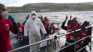 Malte les migrants du Sea Watch disent merci à lEurope [upl. by Gautious]