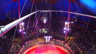 Circus Krone TV  Fliegen Sie den dreifachen Salto mit den Flying Zuniga [upl. by Arnelle785]