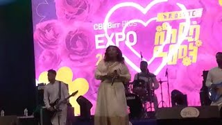 Fikeraddis Nekatibeb Alegebagnim Ene Performing Live ፍቅርአዲስ አልገባኝም እኔ በቀጥታ መድረክ ethiopianmusic [upl. by Ramas]