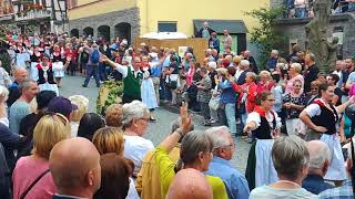 OsannMonzel präsentiert sich im Festumzug auf dem Weinfest in BernkastelKues am 2918 [upl. by Prussian47]