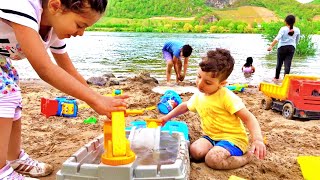 أطفال يلعبون على الشاطئ  Children playing on the beach [upl. by Eaned]