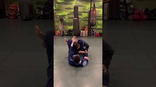 Triangle choke from closed guard bjjtechnique bjj jiujitsu [upl. by Maitund]