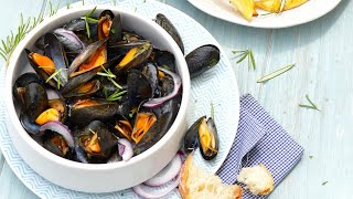 Recette  Moules marinières et frites [upl. by Nekal]