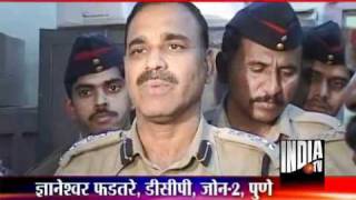 Army Jawans In Pune Beat Up Policemen Ransack Police Station Over Traffic Challan [upl. by Faith]