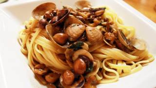 Primo piatto natalizio linguine con vongole noci nocciole e pinoli [upl. by Etnohc]