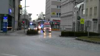 Einsatzfahrt 1 Löschzug der Freiwilligen Feuerwehr der Stadt Traun Österreich [upl. by Oigimer]