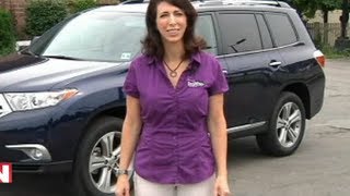 2013 Toyota Highlander Expert Car Review by Lauren Fix [upl. by Aleyak]