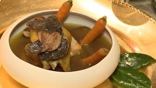 Recette  poularde truffée et foie gras poché  Météo à la carte [upl. by Norward643]