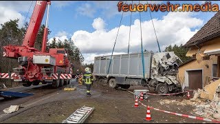 Lkw prallt auf der B5 gegen ein Wohnhaus [upl. by Ramirol]